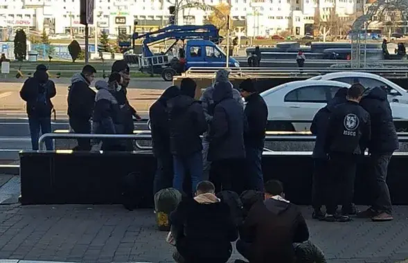 Мігранты ля гандлёвага цэнтру Galleria Minsk / Еўрарадыё