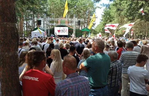 Гледачы на пікеце ў Берасьці 2 жніўня / Фота: "Мая краіна Беларусь"