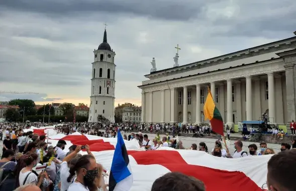 Акцыя салідарнасці жыхароў Вільні з беларусамі 23 жніўня 2020 года / "Новая газета &mdash; Балтия"&nbsp;
