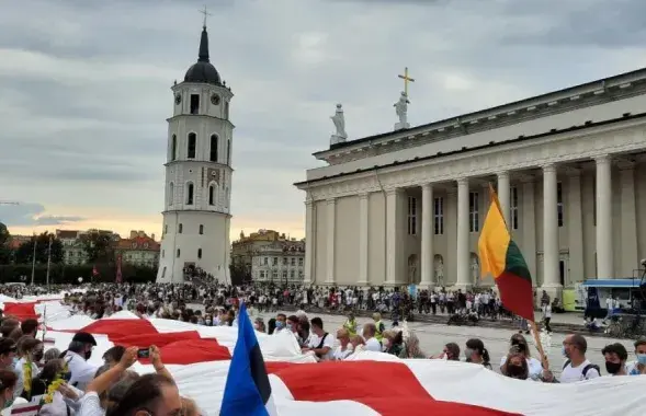 Акцыя салідарнасці жыхароў Вільні з беларусамі 23 жніўня 2020 года​ / "Новая газета &mdash; Балтия"&nbsp;