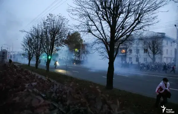 Разгон нядзельнага маршу на Арлоўскай светлашумавымі&nbsp;гранатамі / "Радыё Свабода"