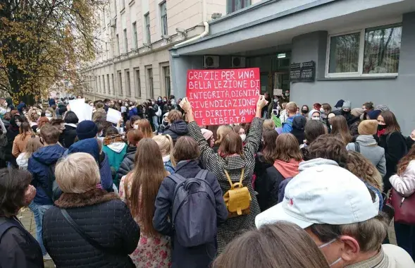 Акция перед зданием МГЛУ / "МГЛУ за Свободу"