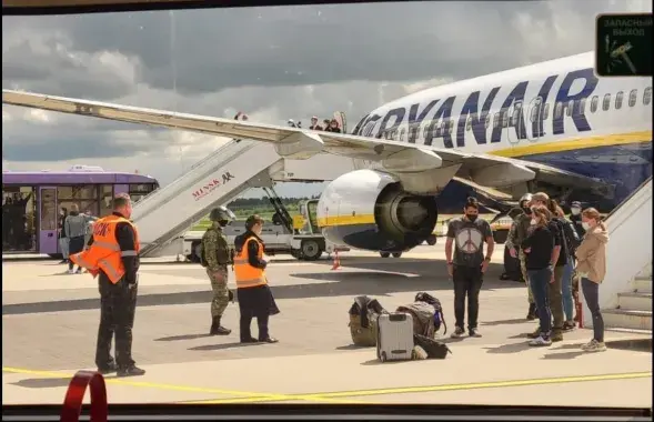 Аляксандр Лукашэнка расказаў у парламенце Беларусі сваю версію "пасадкі" лайнера Ryanair у Мінску