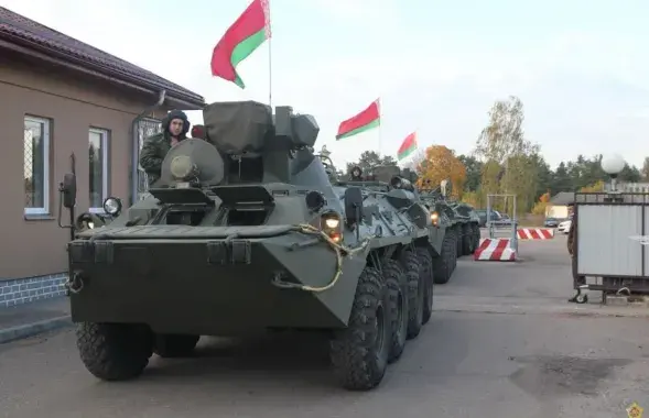 Калона беларускай ваеннай тэхнікі з новых БТР-82А / t.me/mod mil by
