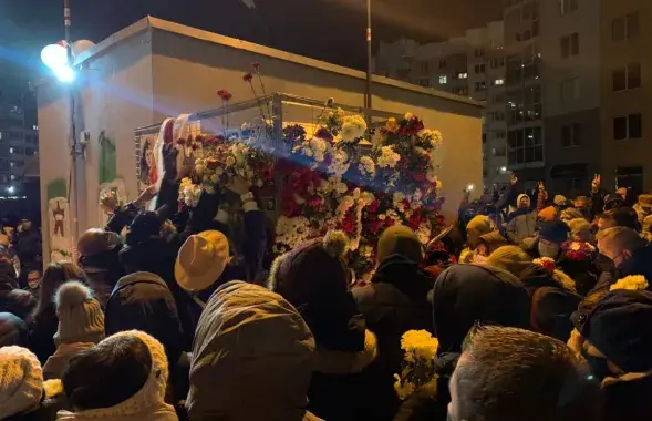 Мемориал в память Романа Бондаренко на "Площади перемен" / Еврорадио
