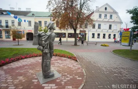 Так выглядела скульптура туриста / "Белсат"