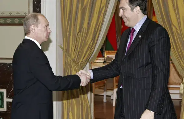Владимир Путин и Михаил Саакашвили. Фото из архива Reuters