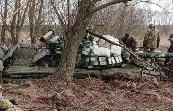 Экипаж российского танка взят в плен