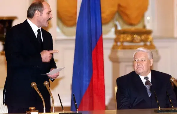 8 снежня 1999 года, Лукашэнка і Ельцын перад падпісаннем Дамовы аб стварэнні Саюзнай дзяржавы / Reuters
