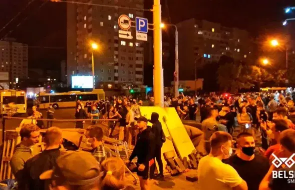 Баррикада возле "Риги" / "Белсат"