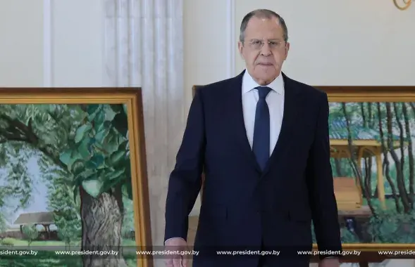Сергей Лавров среди картин во Дворце Независимости в Минске​ / president.gov.by