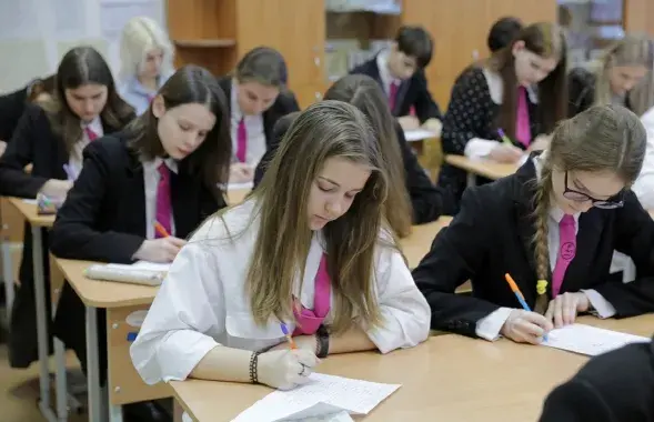 По русскому и белорусскому языкам школьникам в этот раз предложат написать изложение, а не диктант / sb.by
