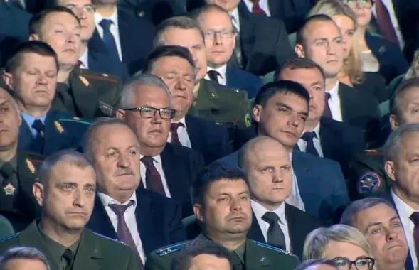 Чиновники слушают послание Лукашенко / кадр из видео
