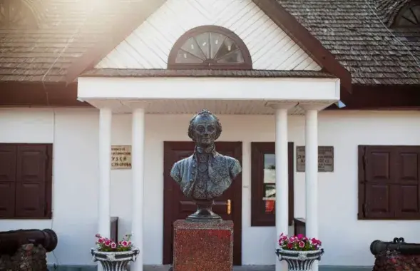 Бюст Суворова в Кобрине / ikobrin.ru
