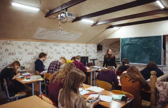 Занятия в "подпольном" Коласовском лицее / Еврорадио​