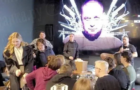 Взрывчатка была в статуэтке, которую блогеру передала девушка /&nbsp;@fontankaspb

