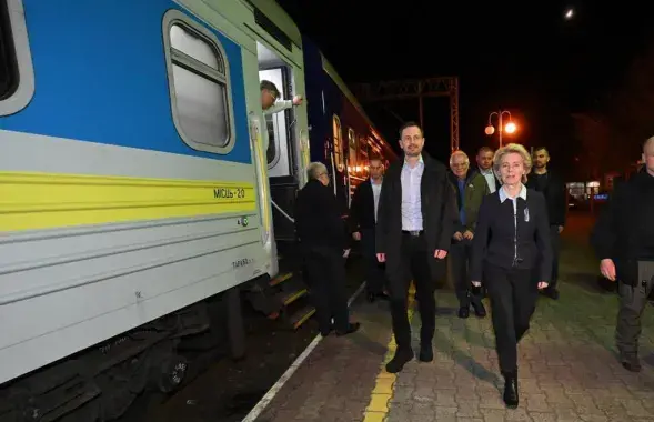 Урсула фон дэр Ляен на пероне ў польскім горадзе Пшэмысль / twitter.com/vonderleyen