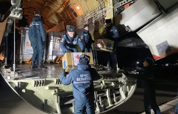 Гэта ўжо чацвёртая пастаўка кітайскай вакцыны ў Беларусь​&nbsp;/&nbsp;mchs.gov.by/glavnoe/370330/