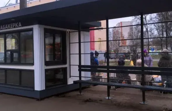 Киоск "Табакерка" в Витебске стоит около больницы скорой помощи / news.vitebsk.cc​