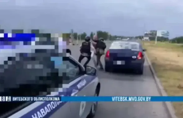 Задержание в Новополоцке / кадр из видео УВД Витебского облисполкома
