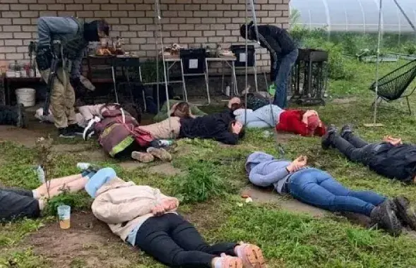 Задержание музыкантов / кадр из видео​
