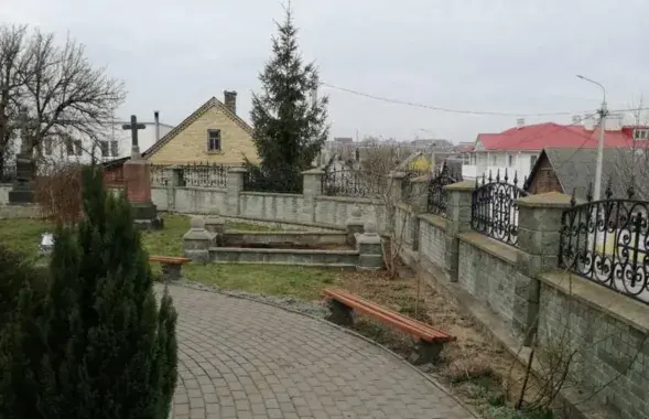 Месца, дзе стаяў помнік Ларысе Геніюш / Міхась Геніюш
