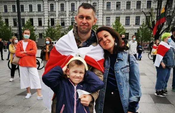 Ганна Златкоўская з сям'ёй / архіў