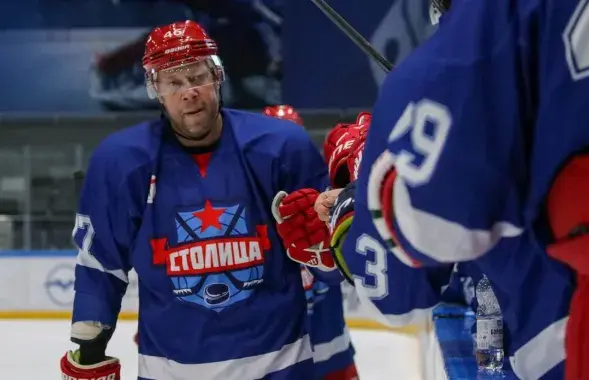 Андрэй Касціцын гуляе за "Сталіцу" / vk.com/sportclubhockey
