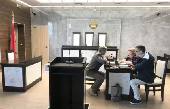 Сябры БСДП у судзе з прычыны абскарджвання неперарэгістрацыі партыі Мінюстам, верасень 2023-га / t.me/BSDP_Hramada/