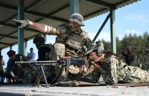Мадэляў са Школы прыгажосці адвезлі на палігон
