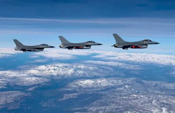 F-16
