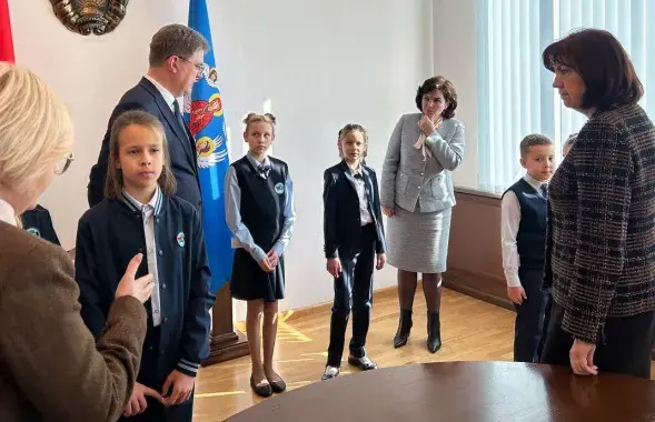 Образцы упомянутой школьной формы презентовали в Мингорисполкоме
