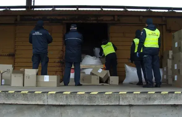Smuggled cigarettes in a freight train / lubelskie.kas.gov.pl
