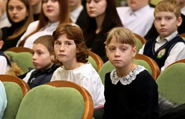 Школьники
