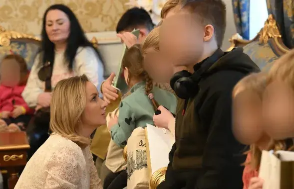 Дети в посольстве Катара
