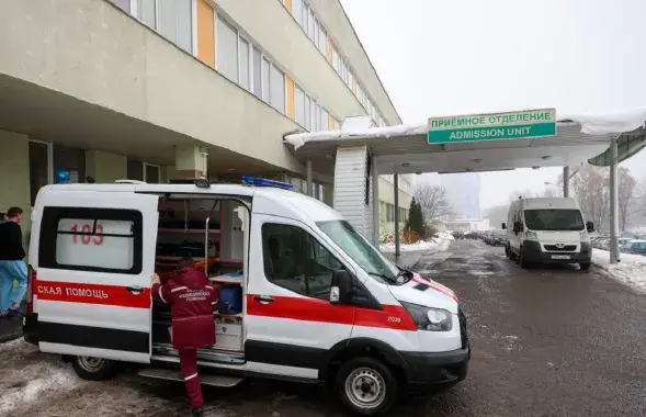 Калі пацыент важыць больш за 150 кг, на дапамогу заўсёды выклікаюць супрацоўнікаў МНС (ілюстрацыйнае фота)
