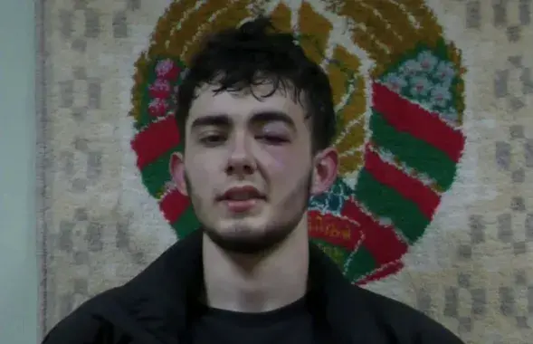 Гродненца избили и задержали за фото военных объектов
