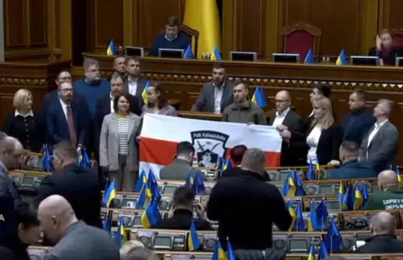 Сцяг палка Каліноўскага ў Вярхоўнай Радзе
