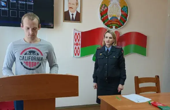 Уладзімір Паноў у ляхавіцкай міліцыі
