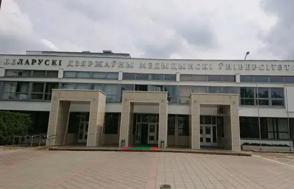 Администрация медуниверситета запрещает сотрудникам учить и учиться "на стороне"
