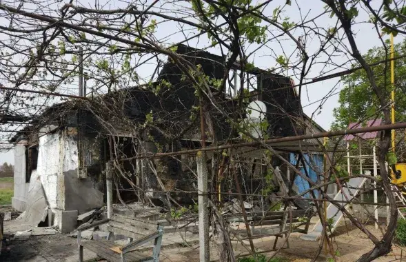 Одну из жертв расстреляли из автомата. Чтобы скрыть следы преступления, подожгли дом

