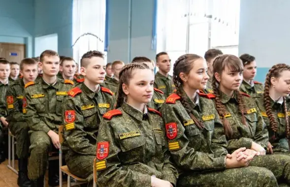 В белорусских школах массово создают военно-патриотические клубы

