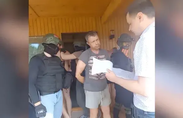 Мужчына ў пачатку 2000-х "удзельнічаў у баявых дзеяннях на тэрыторыі Афрыкі"
