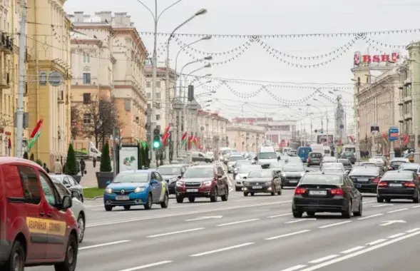 Аўтамабілі ў цэнтры Мінска
