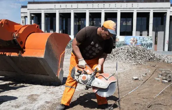 Городские власти решили поменять всю тротуарную плитку
