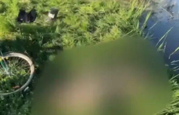 На беразе вадаёма знайшлі верхнюю вопратку падлетка і яго ровар
