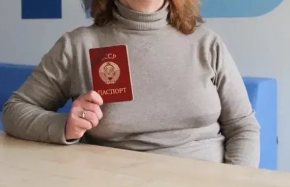 Милиционеры проверяли документы, а женщина показала им советский паспорт (иллюстративное фото)
