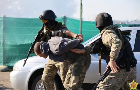 Бойцы теробороны во время войны должны помогать милиции охранять важные объекты, иллюстративное фото
