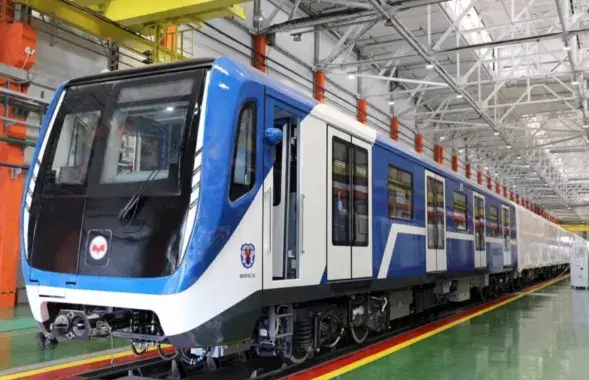 Новы цягнік метро
