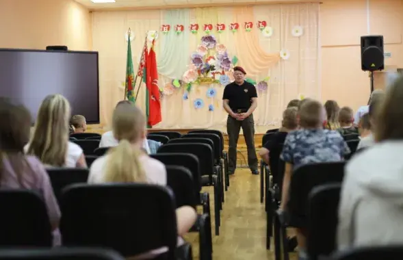 Выступае Дзмітрый Паўлічэнка
